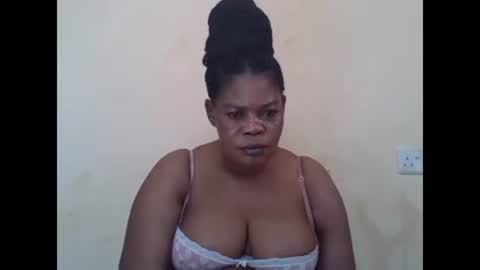Snapshot of sexydove2 chatting on 02.18.25 EMILY online show from 02.18.25