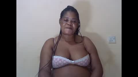Snapshot of sexydove2 chatting on 02.19.25 EMILY online show from 02.19.25
