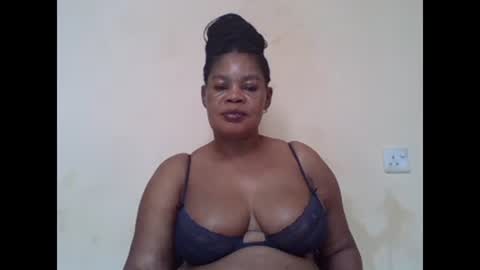 Snapshot of sexydove2 chatting on 02.21.25 EMILY online show from 02.21.25