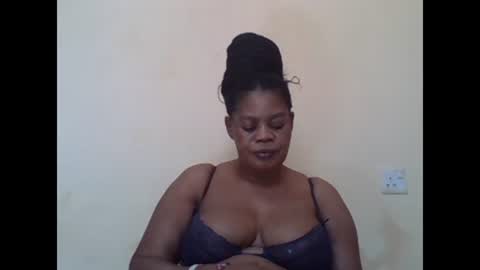 Snapshot of sexydove2 chatting on 02.21.25 EMILY online show from 02.21.25