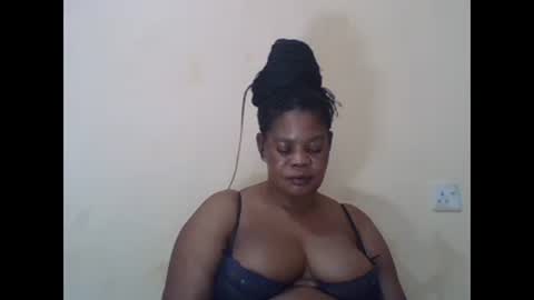 Snapshot of sexydove2 chatting on 02.21.25 EMILY online show from 02.21.25