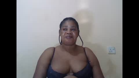 Snapshot of sexydove2 chatting on 02.21.25 EMILY online show from 02.21.25