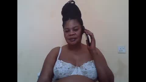 Snapshot of sexydove2 chatting on 02.22.25 EMILY online show from 02.22.25
