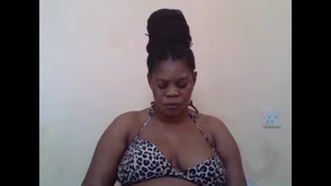Snapshot of sexydove2 chatting on 02.23.25 EMILY online show from 02.23.25