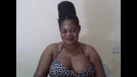Snapshot of sexydove2 chatting on 02.24.25 EMILY online show from 02.24.25