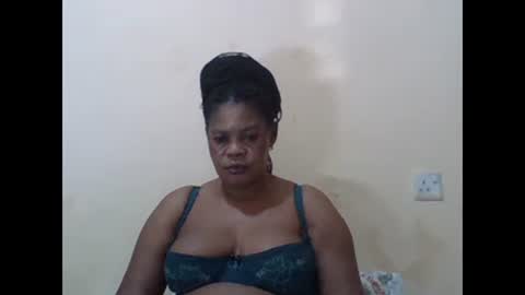 Snapshot of sexydove2 chatting on 02.24.25 EMILY online show from 02.24.25