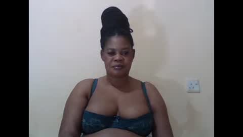 Snapshot of sexydove2 chatting on 02.25.25 EMILY online show from 02.25.25