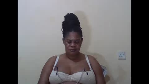 Snapshot of sexydove2 chatting on 02.25.25 EMILY online show from 02.25.25