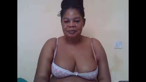 Snapshot of sexydove2 chatting on 02.27.25 EMILY online show from 02.27.25