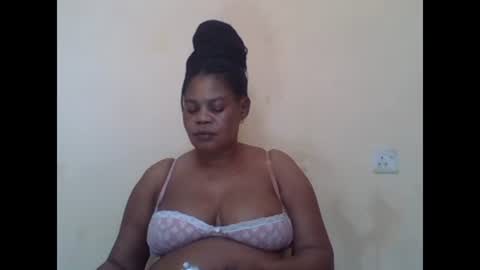 Snapshot of sexydove2 chatting on 02.27.25 EMILY online show from 02.27.25