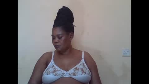 Snapshot of sexydove2 chatting on 03.01.25 EMILY online show from 03.01.25