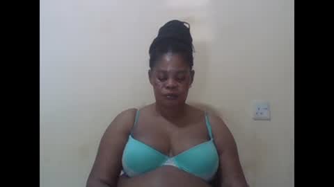 Snapshot of sexydove2 chatting on 03.02.25 EMILY online show from 03.02.25