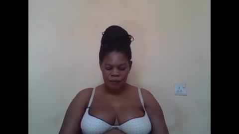 Snapshot of sexydove2 chatting on 03.05.25 EMILY online show from 03.05.25