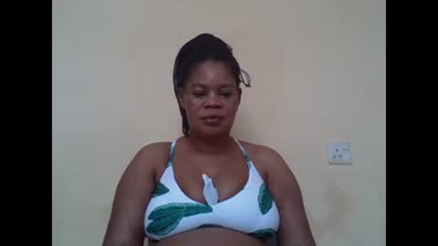 Snapshot of sexydove2 chatting on 03.09.25 EMILY online show from 03.09.25