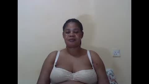 Snapshot of sexydove2 chatting on 03.10.25 EMILY online show from 03.10.25