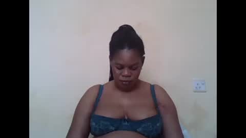 Snapshot of sexydove2 chatting on 03.11.25 EMILY online show from 03.11.25