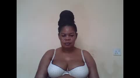 Snapshot of sexydove2 chatting on 03.12.25 EMILY online show from 03.12.25