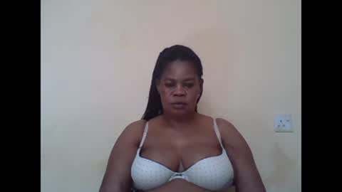 Snapshot of sexydove2 chatting on 03.12.25 EMILY online show from 03.12.25