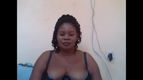 Snapshot of sexydove2 chatting on 09.11.25 EMILY online show from 09.11.25