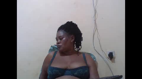 Snapshot of sexydove2 chatting on 09.14.25 EMILY online show from 09.14.25