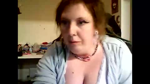 Snapshot of sexyemoprincess chatting on 10.01.25 Wouldntyouliketoknow online show from 10.01.25