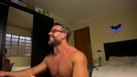 Snapshot of sexyflightz chatting on 11.29.25 chris online show from 11.29.25