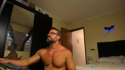 Snapshot of sexyflightz chatting on 01.10.26 chris online show from 01.10.26