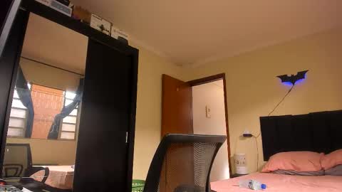 Snapshot of sexyflightz chatting on 01.11.26 chris online show from 01.11.26