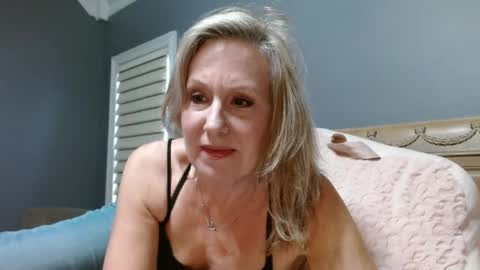 LisaisLuscious online show from 12.31.24