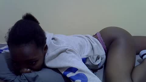 Snapshot of sexyghurl12 chatting on 10.03.25 sexyghurl12 online show from 10.03.25