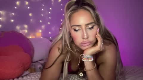 Snapshot of sexygoodvibebabe69 chatting on 01.11.25 Ashley Love online show from 01.11.25