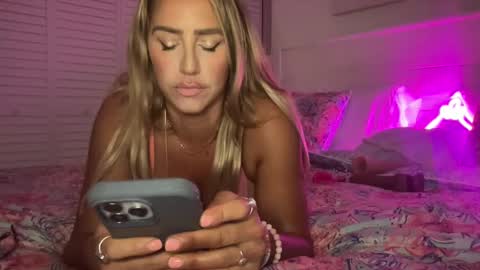 Ashley Love online show from 09.22.25