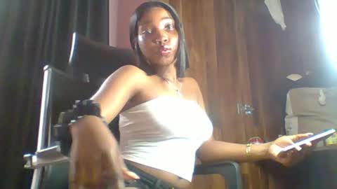 Snapshot of sexyhotbody_haileyxx chatting on 09.14.25 Hailey online show from 09.14.25