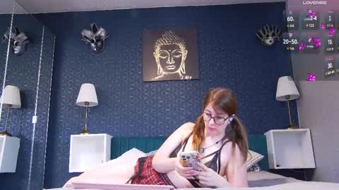 Snapshot of sexyhottease69 chatting on 11.25.25 Flavia online show from 11.25.25