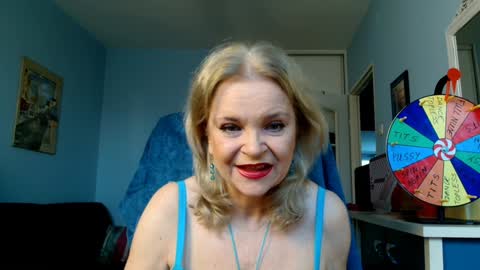 Snapshot of sexyjennyeu chatting on 12.04.24 Jenny online show from 12.04.24