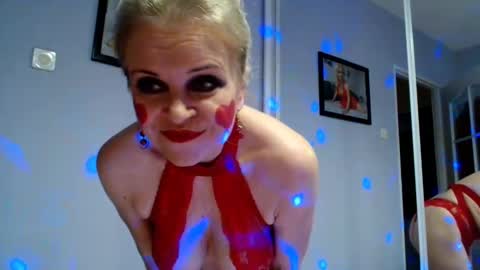 Snapshot of sexyjennyeu chatting on 02.14.25 Jenny online show from 02.14.25