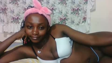 Snapshot of sexyjoane chatting on 02.08.25 JOAN online show from 02.08.25