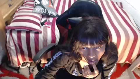 Snapshot of sexyjustin202 chatting on 10.28.25 sexyjustin202 online show from 10.28.25