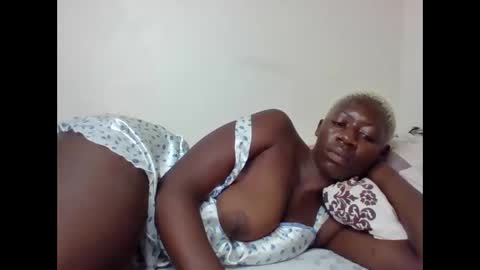 Snapshot of sexykitty48 chatting on 10.19.25 FENNY online show from 10.19.25