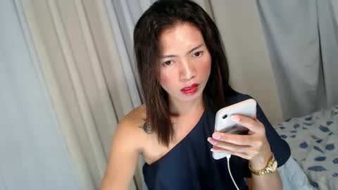 kylie jenner red lips online show from 09.15.25