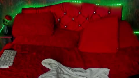 laura online show from 12.14.24