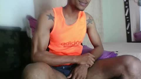 Snapshot of sexyleon69 chatting on 02.14.26 Sexy leon online show from 02.14.26