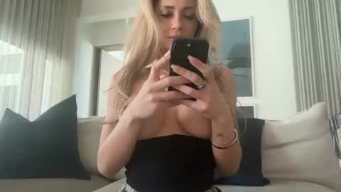 Lexy online show from 10.18.25