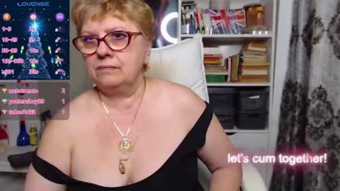 Snapshot of sexylynette4u chatting on 12.16.24 sexylynette4u online show from 12.16.24