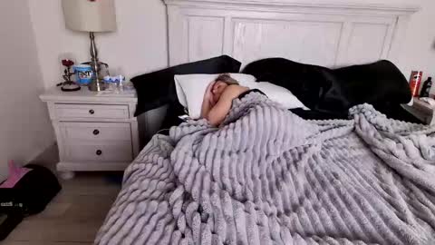 Snapshot of sexymilf3434 chatting on 02.18.26 Sara online show from 02.18.26