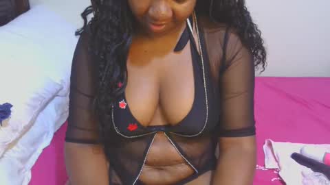 Snapshot of sexymompie chatting on 12.02.24 CANDY online show from 12.02.24