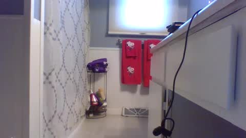 Snapshot of sexypluvin chatting on 12.16.24 sexypluvin online show from 12.16.24