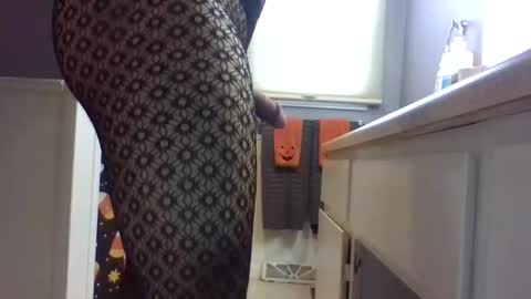 Snapshot of sexypluvin chatting on 10.23.25 sexypluvin online show from 10.23.25