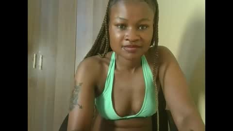 queenivy online show from 11.26.25