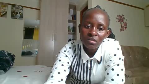 Snapshot of sexyreddebony chatting on 12.14.24 sexyreddebony online show from 12.14.24